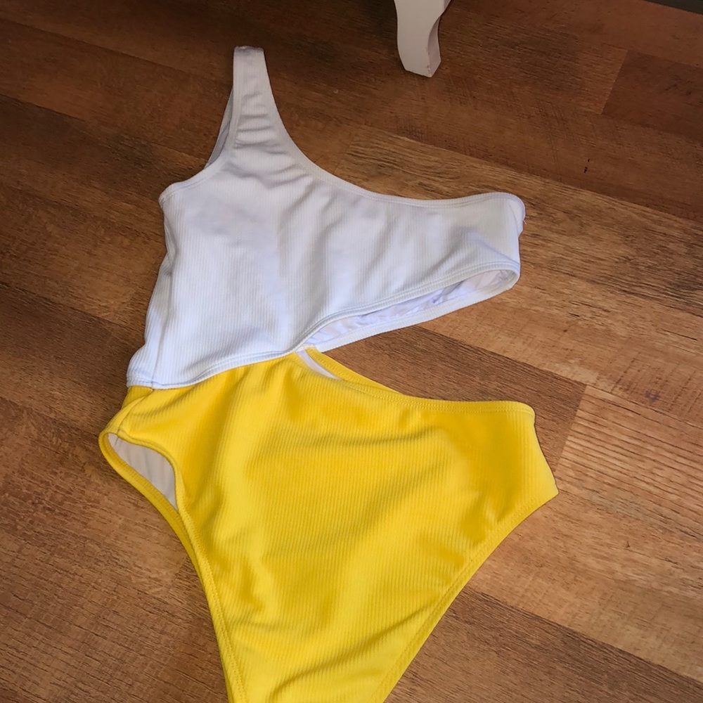 No tags but never worn!!